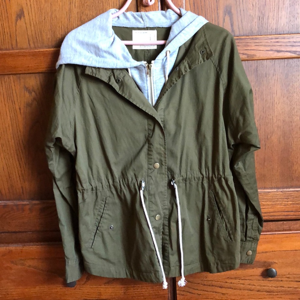 Green jacket with sweatshirt details ✨